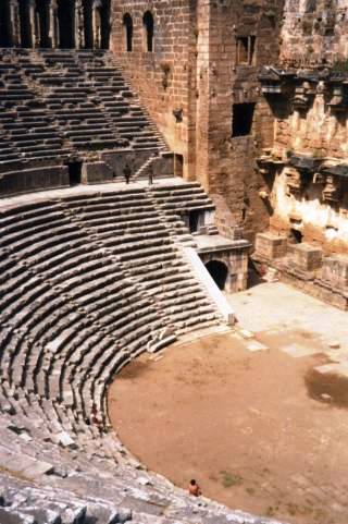 Beeindruckend in Aspendos ist das Theater,das bis zu 20 000 Zuschauer Platz bot und in dem noch heute Festspiele abgehalten werden.