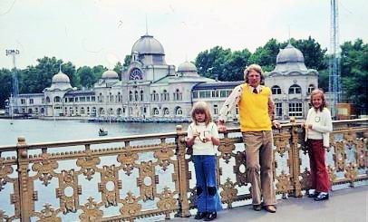 Eine der vielen Donaubrcken in Budapest.