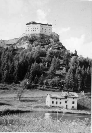 Vulpera Kanton Graubnden Schweiz  SchlossTarasp